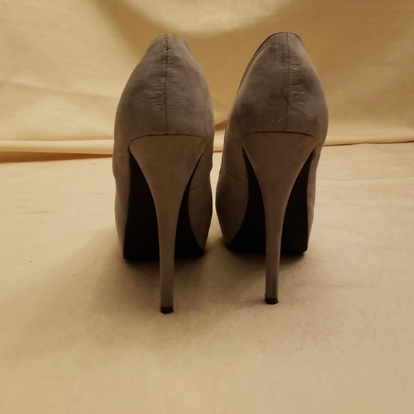 Gray heels - Picture 3 of 5